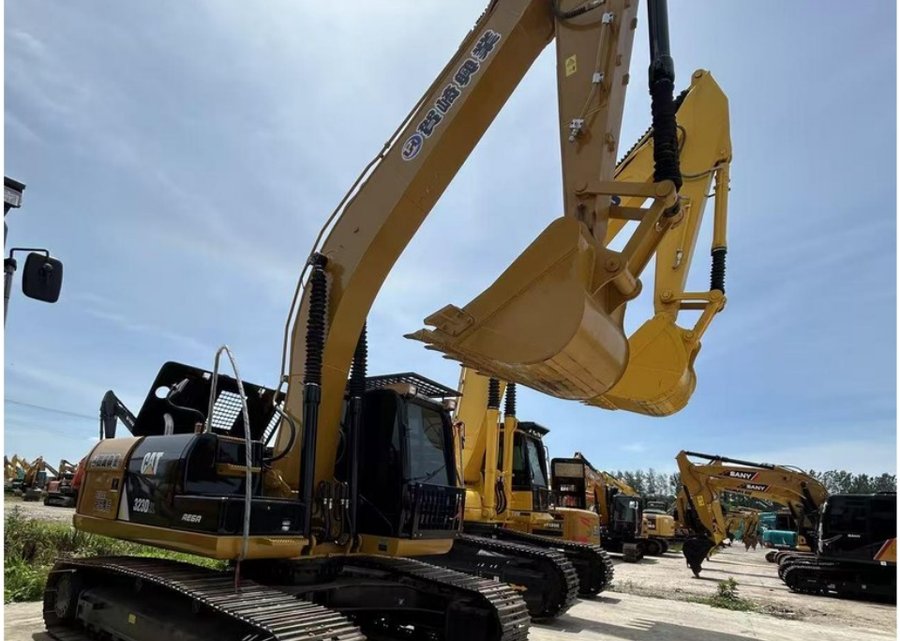 CAT 323 — гусеничный экскаватор
