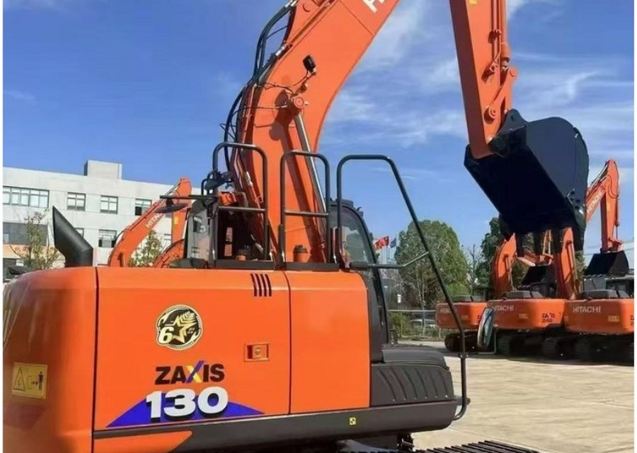 Hitachi 130 — гусеничный экскаватор