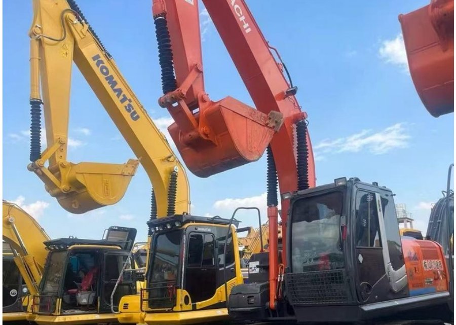 Hitachi 200 — гусеничный экскаватор