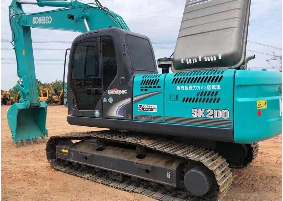 Kobelco 200 — гусеничный экскаватор