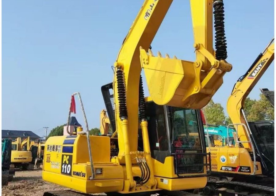 Komatsu 110 — гусеничный экскаватор