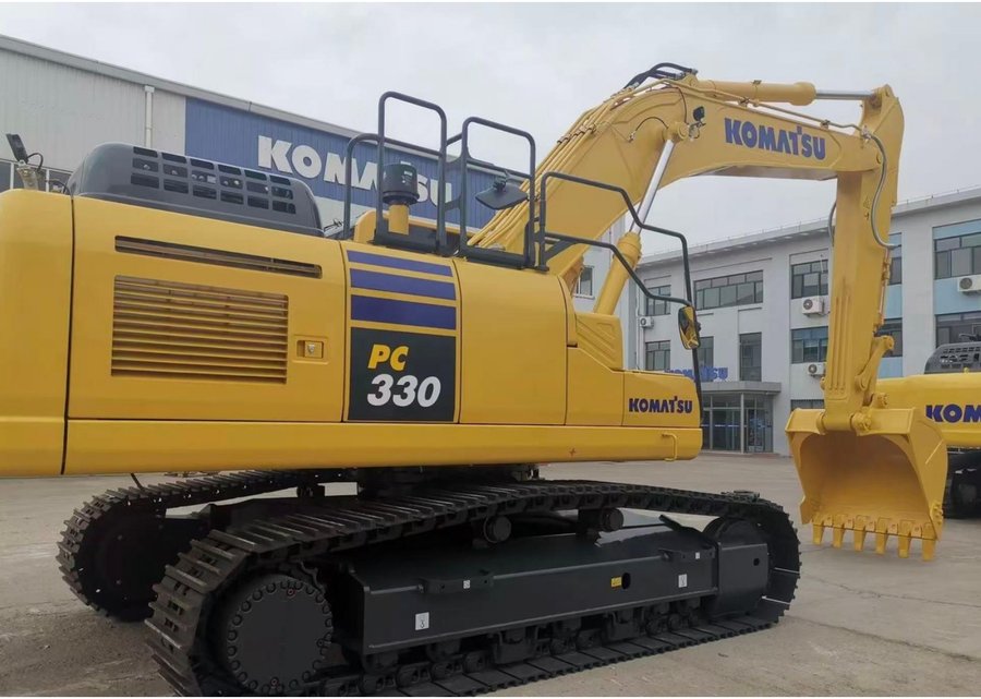 Komatsu 330 — гусеничный экскаватор