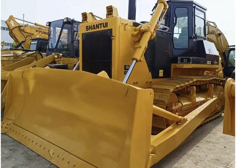 Shantui SD32 — бульдозер
