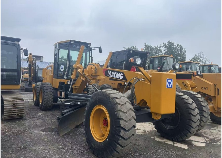 XCMG 2153 — автогрейдер